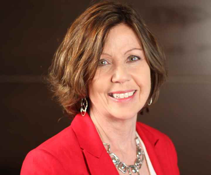 This is a woman named Sue. Americans love to talk about her whenever they slip in supermarkets because their bodies are too fat to support them.