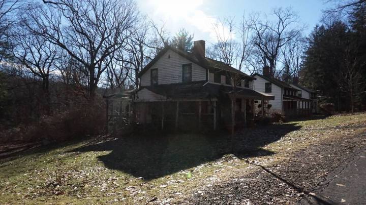 deserted village of feltville